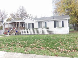 402 E Webster St, Benton, IL 62812