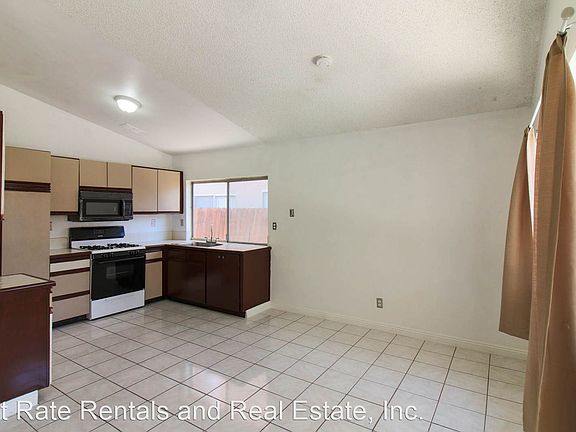 3rd image of 13143 Oak Dell St