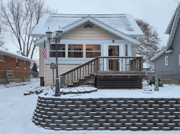 2108 Lloyd Ave, Waukegan, IL 60085