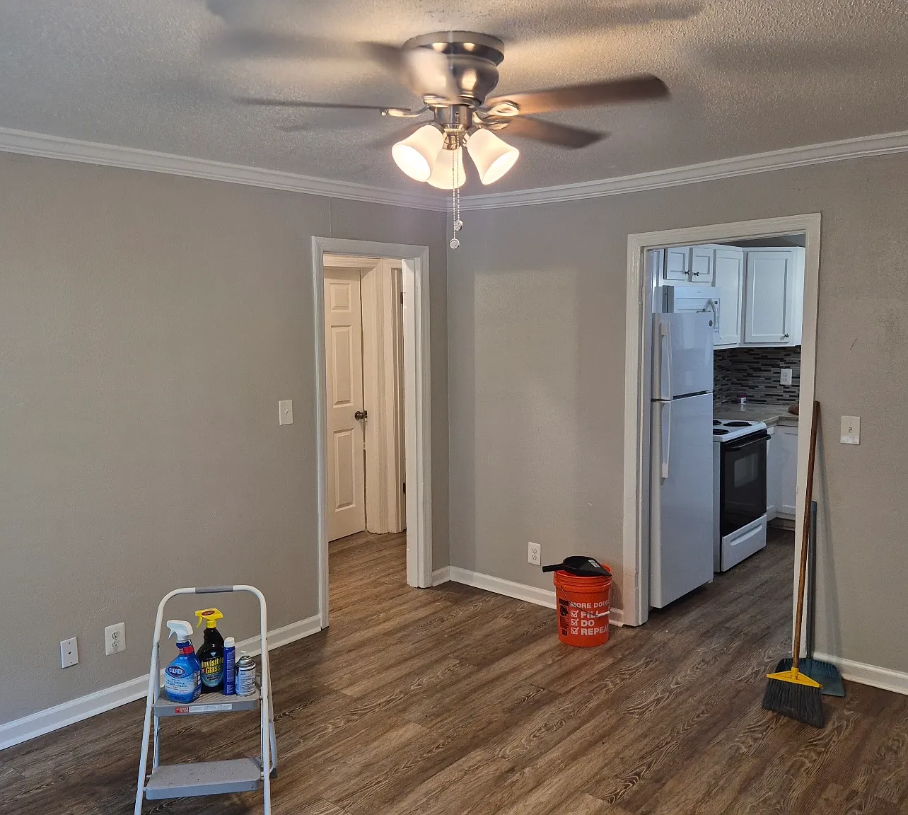 2 bed, 1.5 bath, 820 sqft, $1,300 — Photo 4