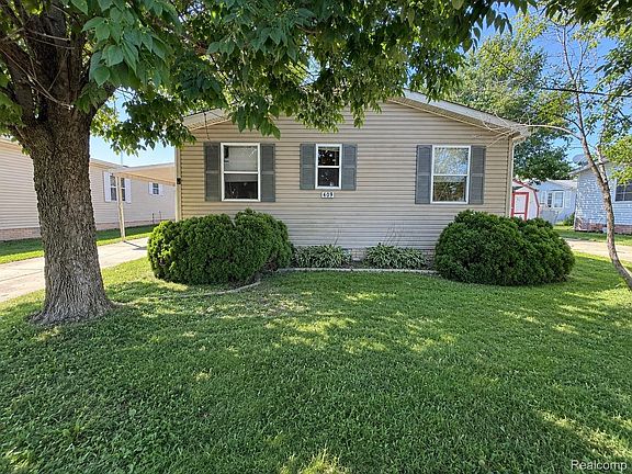 2nd image of 409 Colorado River Dr