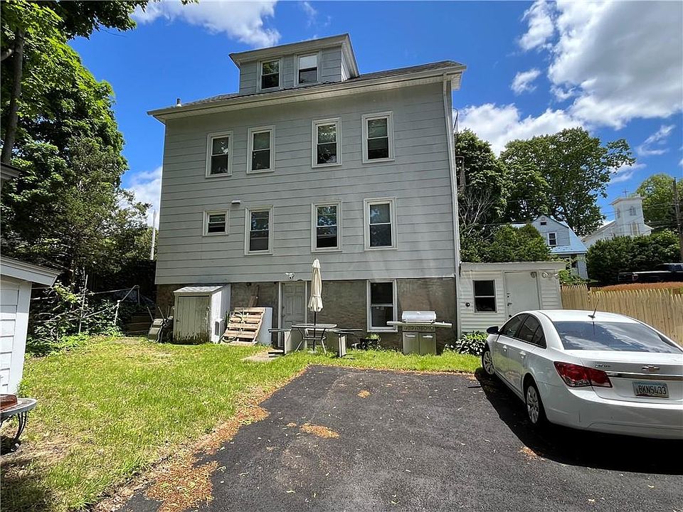 5 Fountain St, West Warwick, RI 02893