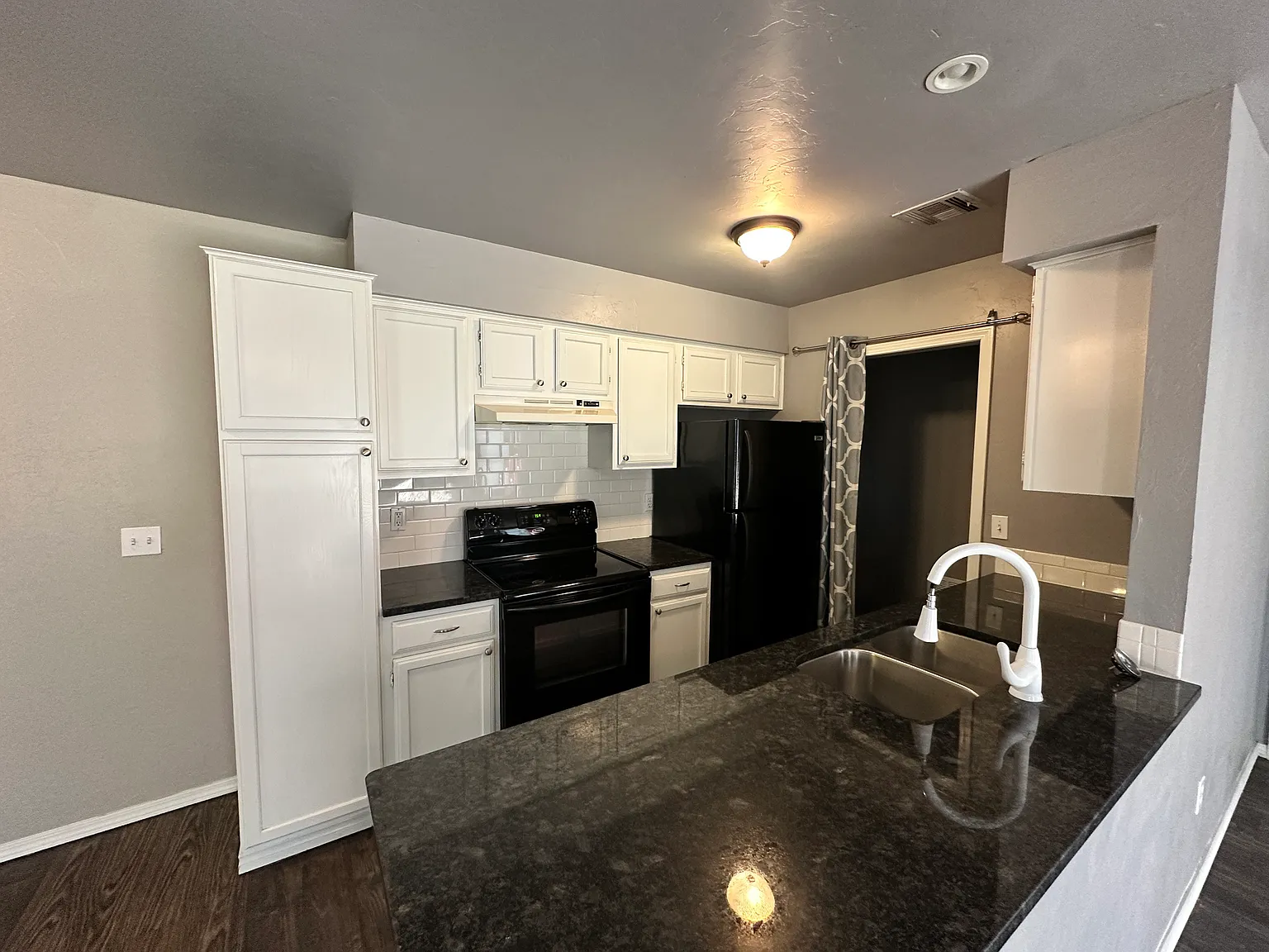 2 bed, 1040 sqft, $1,075 — Photo 4