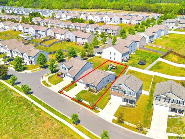 2006 Greenbrook Trl, Dallas, NC 28034