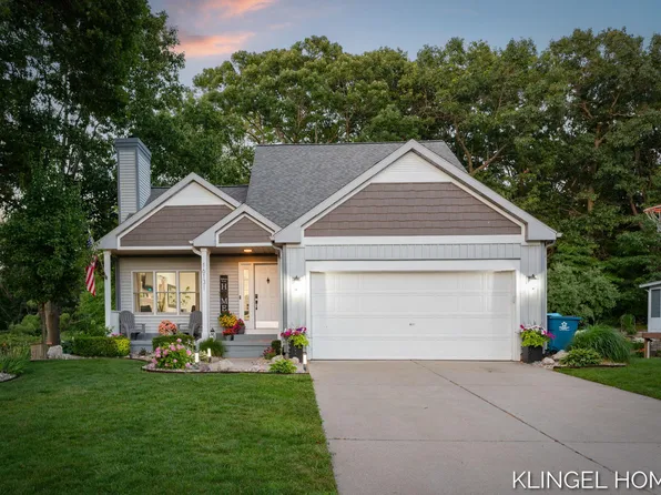 16131 River Bend Dr, Spring Lake, MI 49456