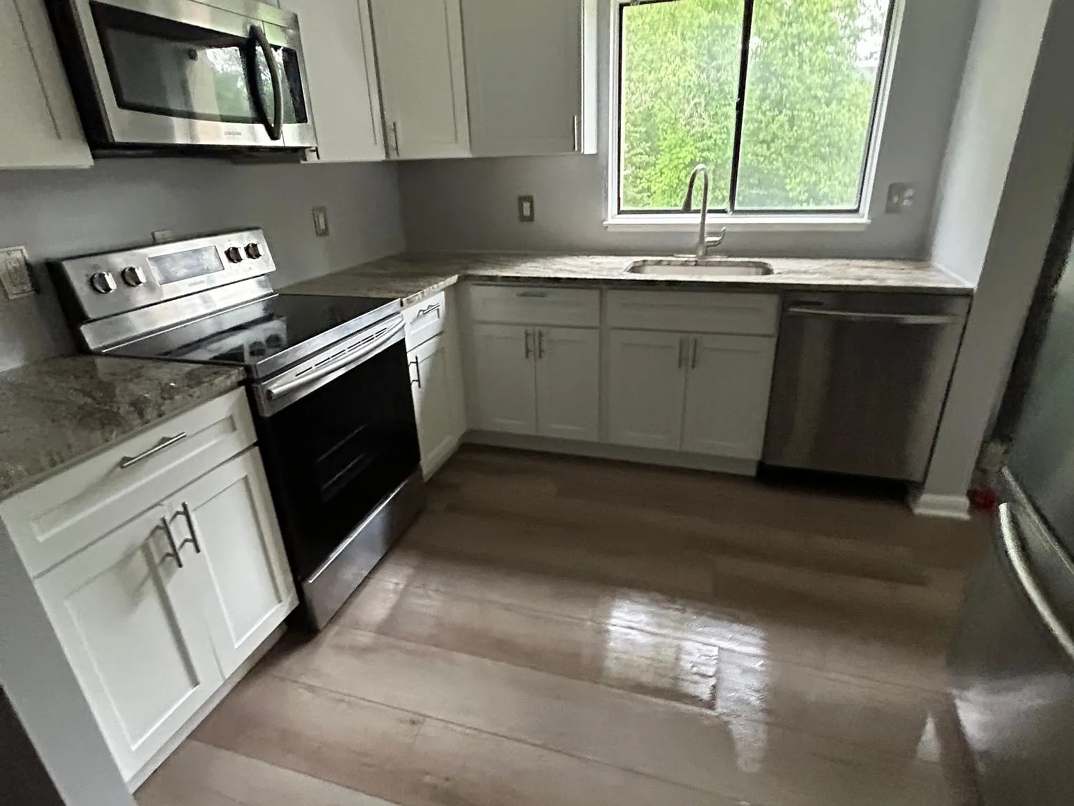 2 bed, 1073 sqft, $2,300 — Photo 4