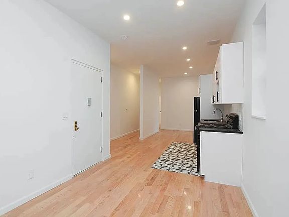 3rd image of 748 Washington Ave #3F