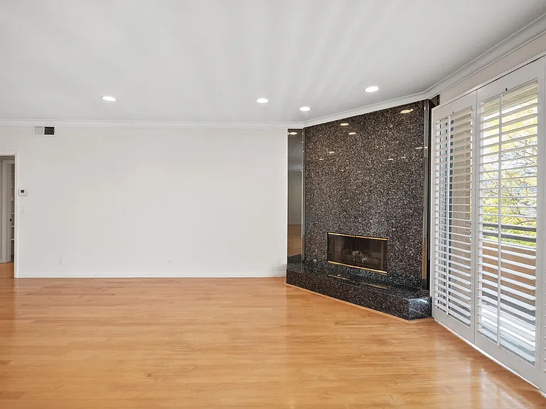 200 N Almont Dr #302 — Photo 7