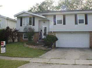 13 Sunshine Ct, Bloomington, IL 61704