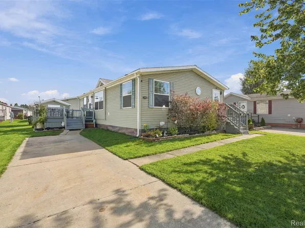 11087 Timbergrove Ct, South Lyon, MI 48178