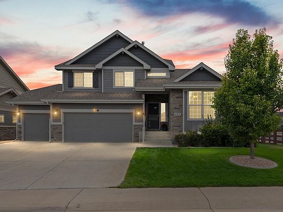 3rd image of 897 Shade Tree Dr