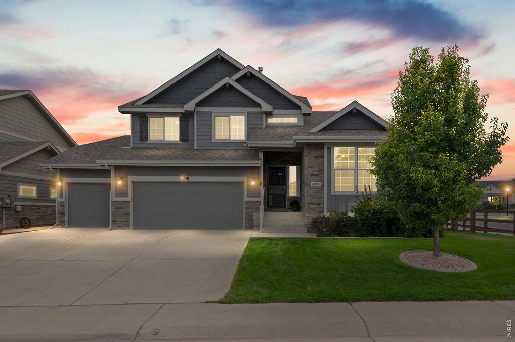 897 Shade Tree Dr