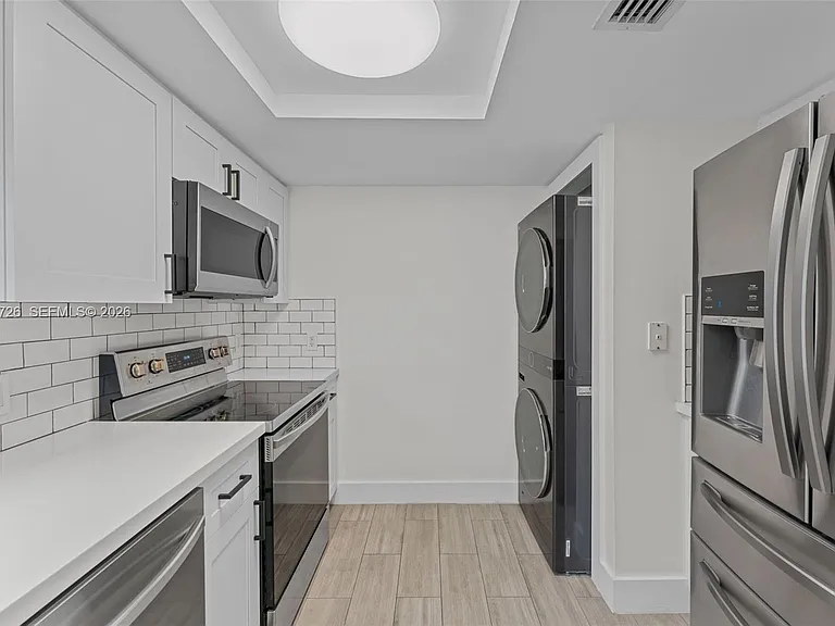 2415 NW 16th Street Rd #306 — Photo 2