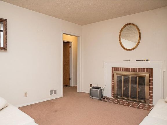 4th image of 5530 Woodside Dr