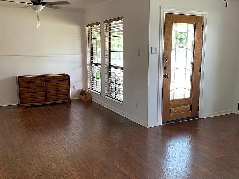 5702 Fairlane Dr — Photo 9