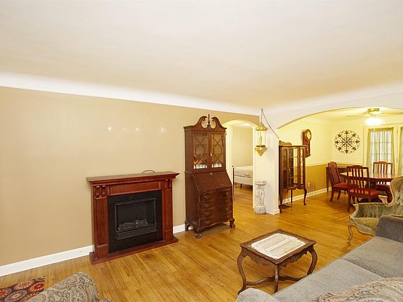 4th image of 3802 Gatewood Ln