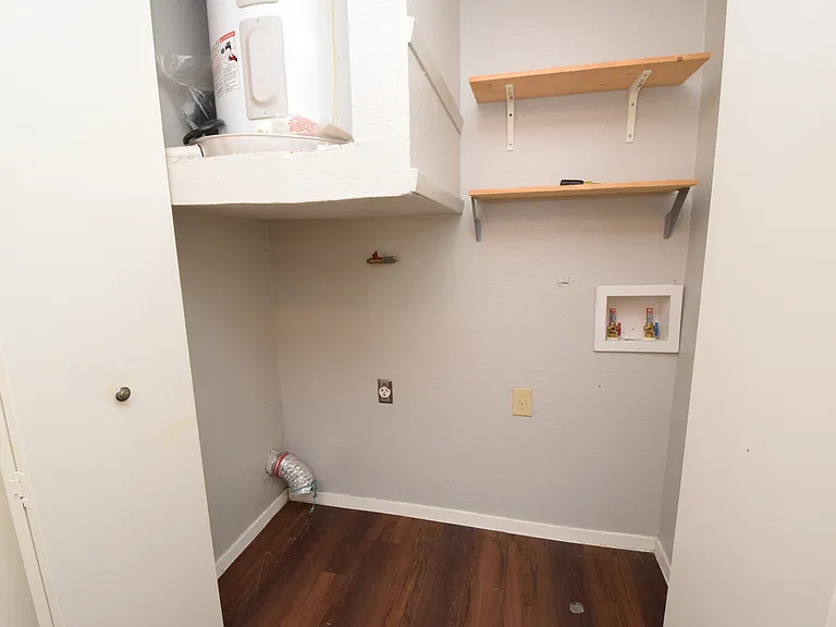 10811 Lanshire Dr — Photo 12