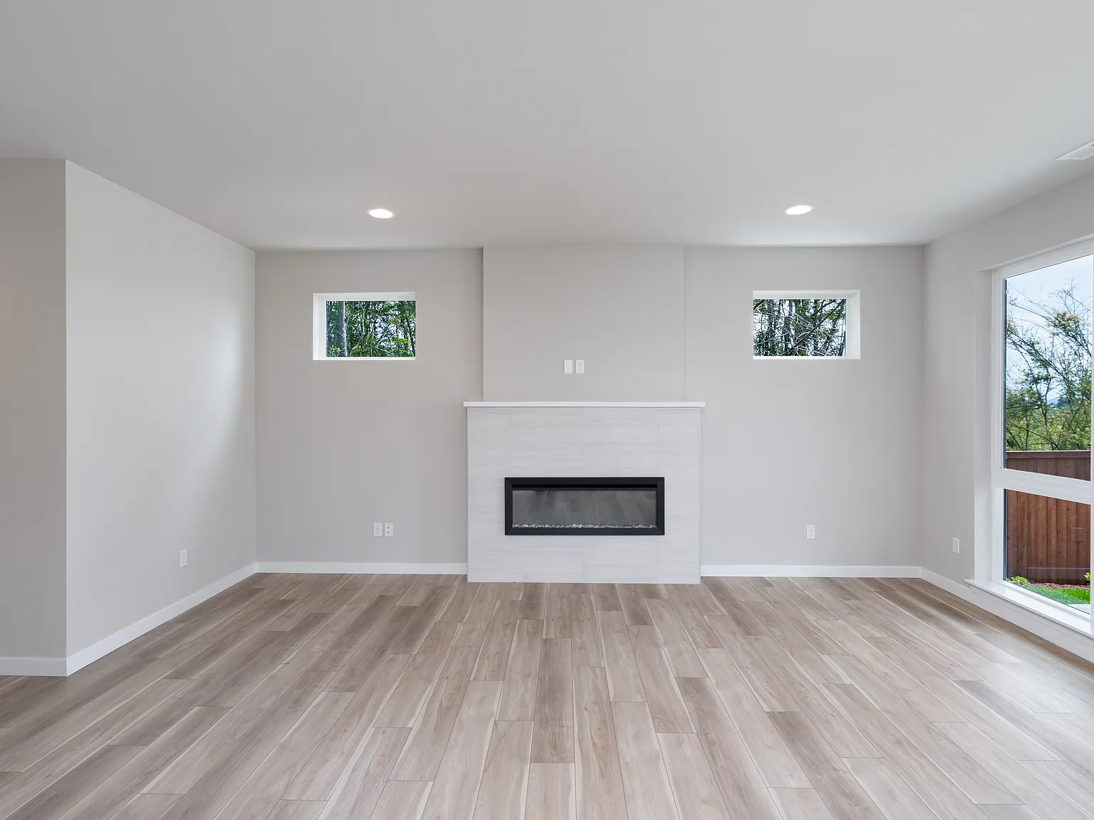 4 bed, 2.5 bath, 2500 sqft, $3,888 — Photo 4