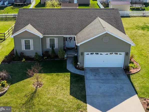 49 Aylesbury Ln, Martinsburg, WV 25403