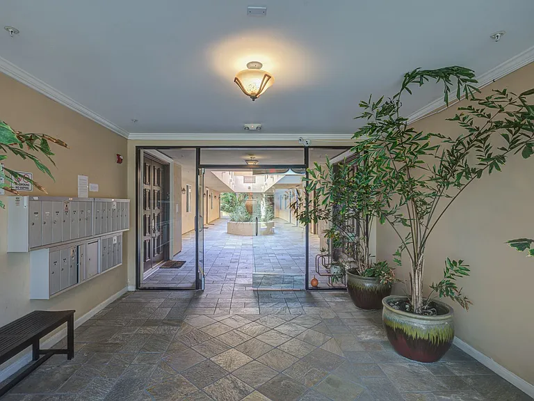 1444 S Point View St #204 — Photo 31