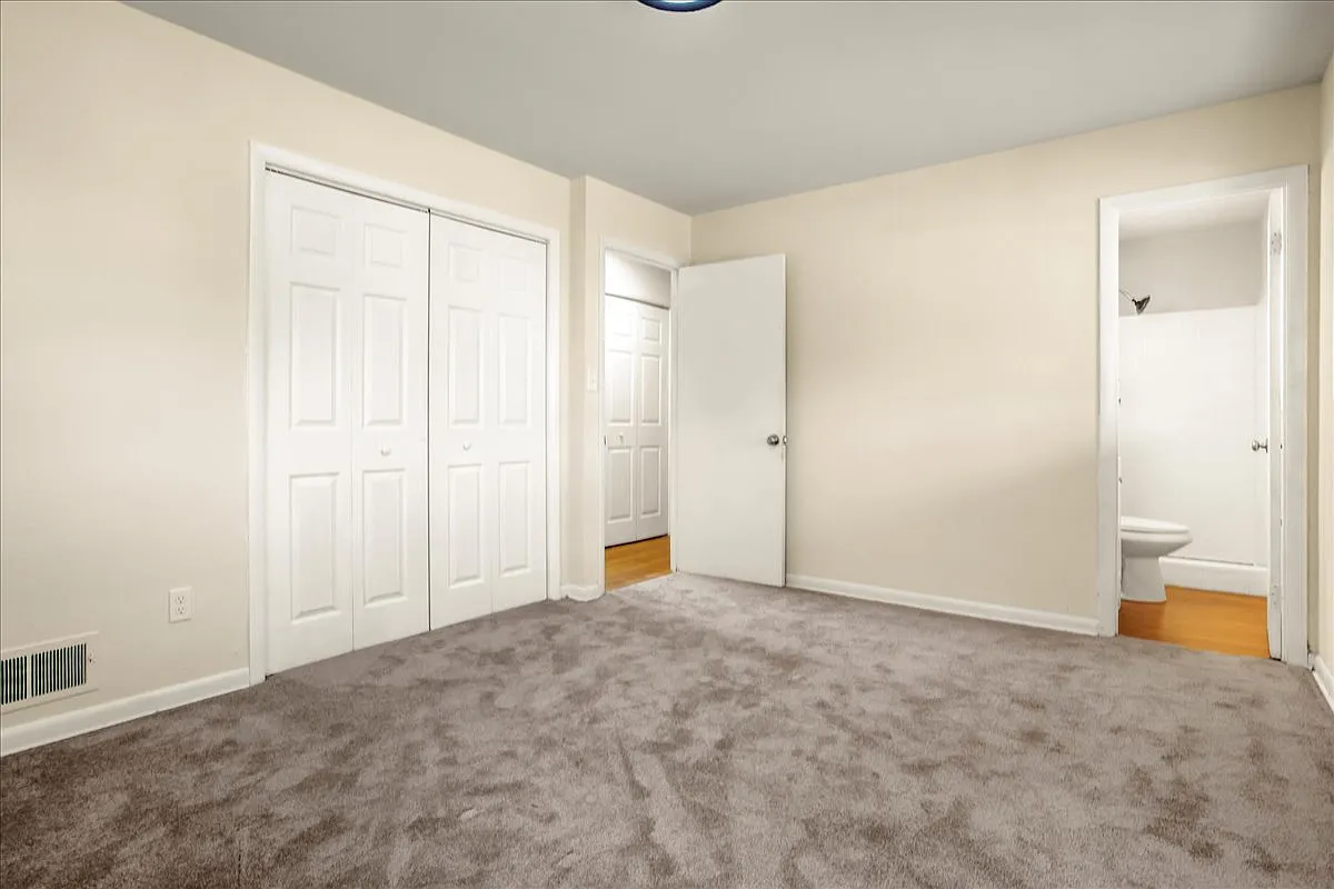 4 bed, 2436 sqft, $3,200 — Photo 2