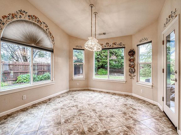 4th image of 5938 Beaumont Ct