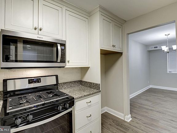 3rd image of 10 Monroe St APT 201
