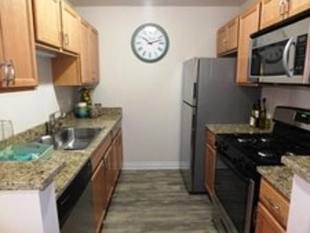 4th image of 3924 Cloverlane Dr