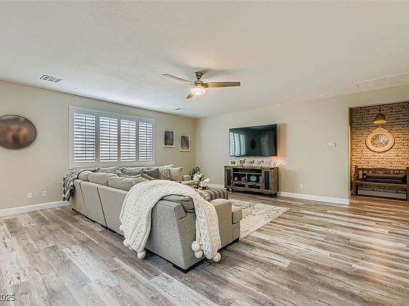5th image of 8224 Pink Desert St