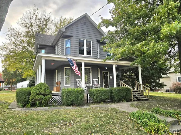 215 N Spruce St, Nokomis, IL 62075