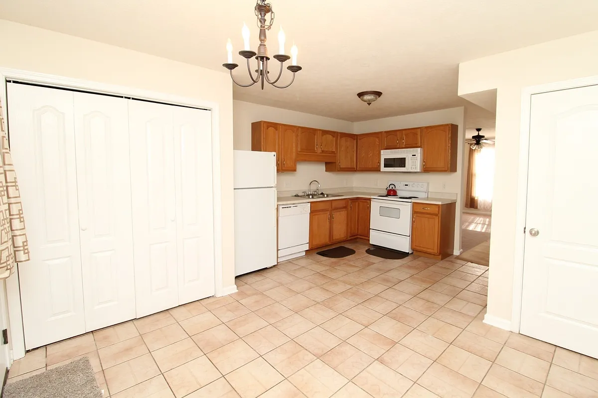 Building Photo - 2300 Raleigh Ct #3