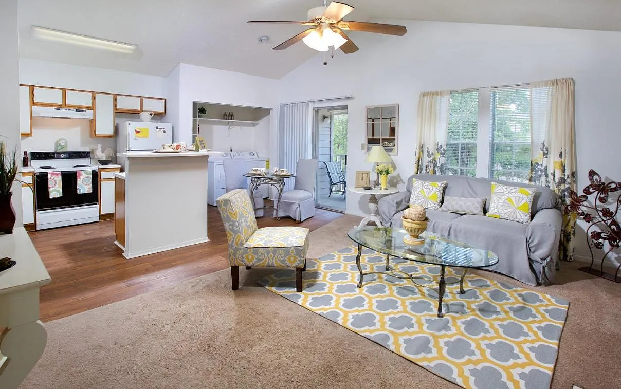 2305 at Killearn — Photo 2