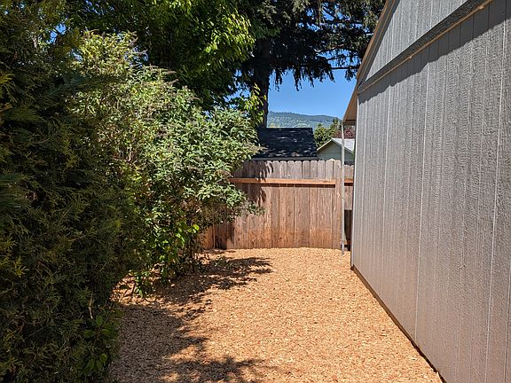 4th image of 490 67th St