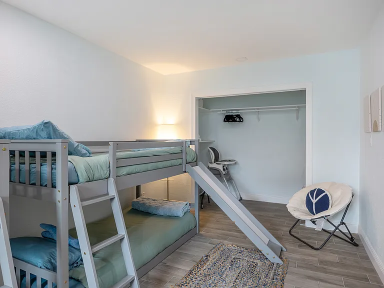 1035 Madison St — Photo 9