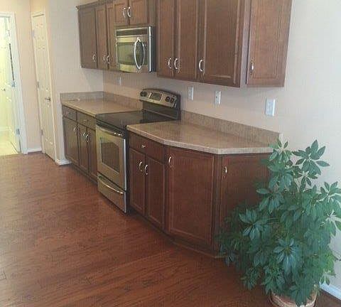 5th image of 1000 Berry Hill Dr