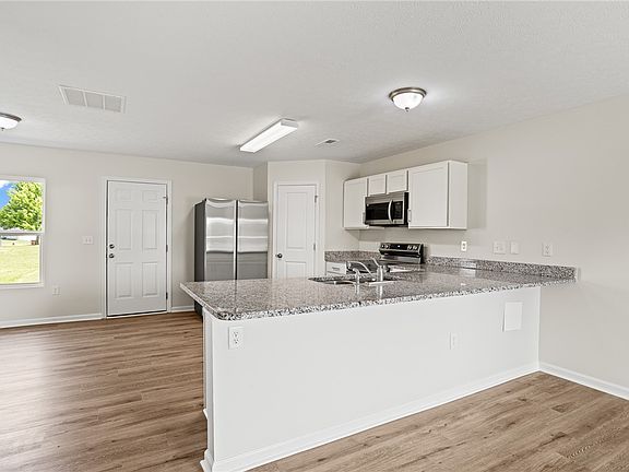 4th image of 101 Tarragon Way