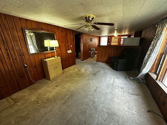 3rd image of 402 Church St