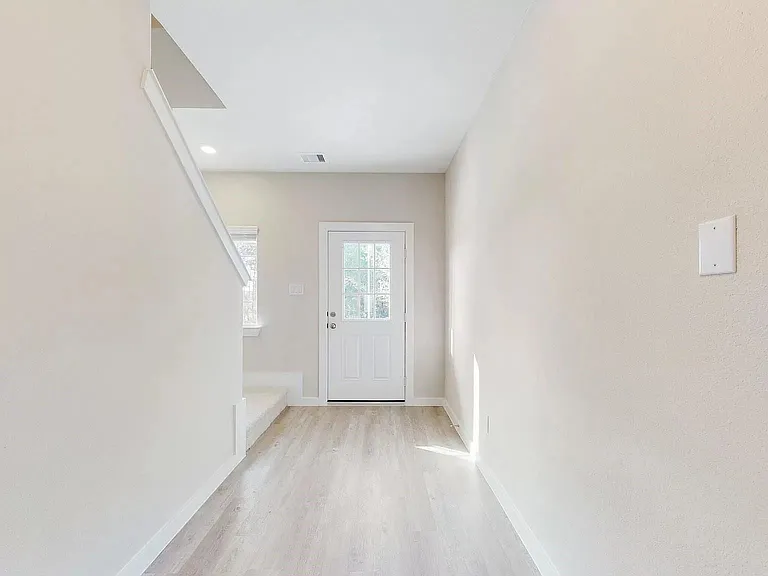 322 Wisteria Manor St — Photo 5