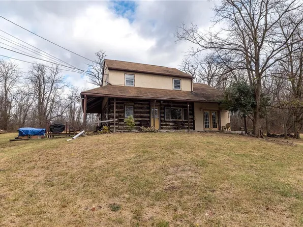 1805 Old Plains Rd, Pennsburg, PA 18073