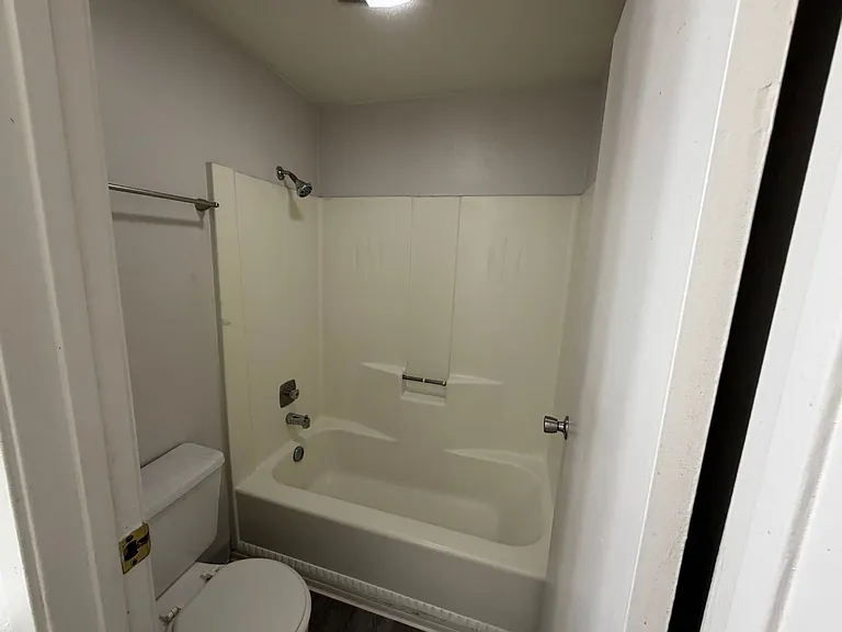 543 W 6th St — Photo 12