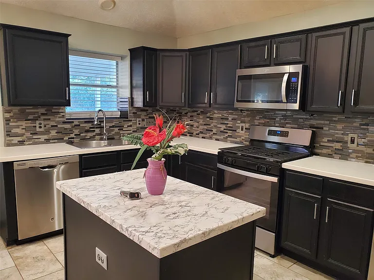 2107 Tower Bridge Rd — Photo 10