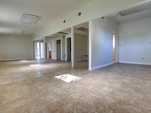 3rd image of 1445 Skyline Dr