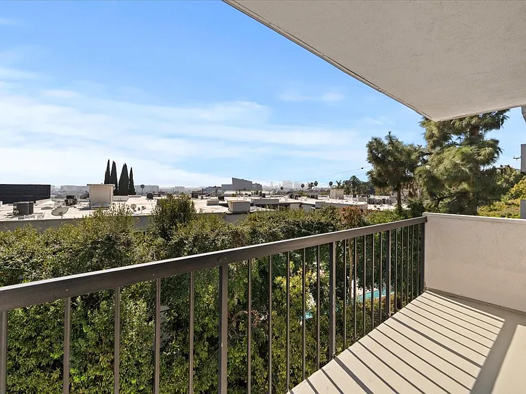 8530 Holloway Dr #306 — Photo 6
