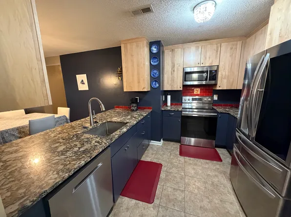 203 Sturbridge Dr, Clayton, NC 27520