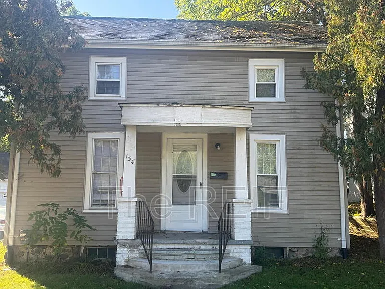 134 E Vienna St — Photo 1