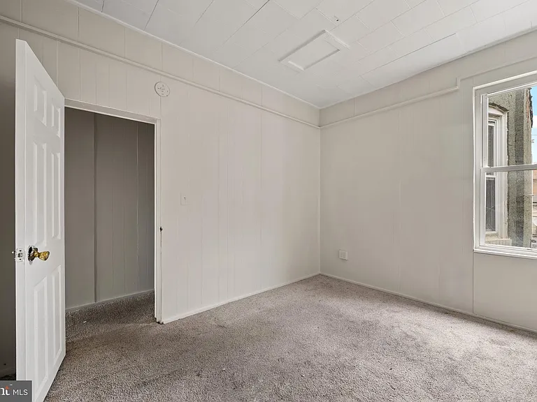 225 N Luzerne Ave — Photo 26