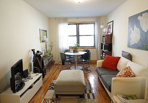 2nd image of 20 W 87th St APT 4A