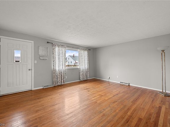 5th image of 17809 Naomi Ave