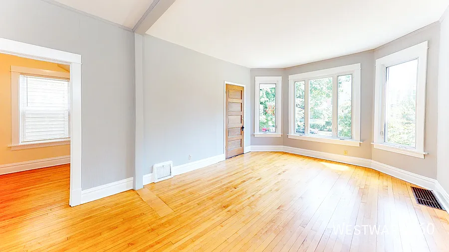 3804 N Drake / 2 bed - 1 bath / Irving Park / Available 9/1 — Photo 4