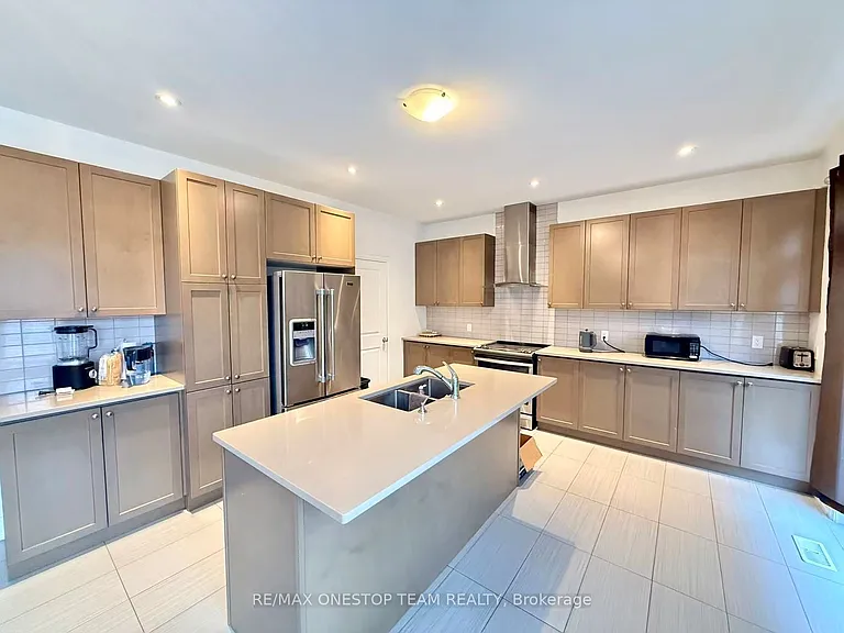 24 Pennine Dr — Photo 6